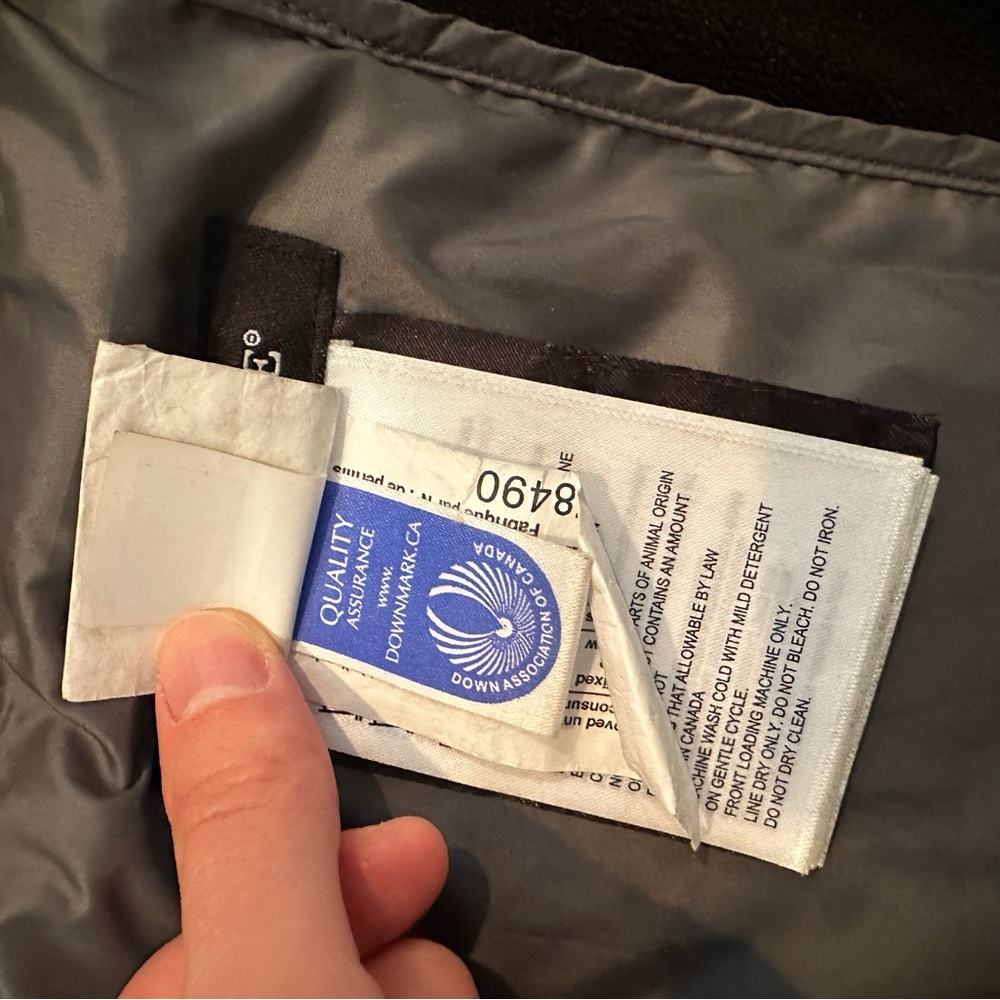 Canada Goose Men's Shiny Black Puffer Jacket - Picture 12 of 13